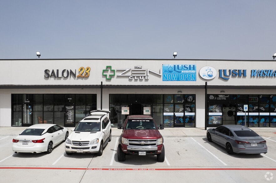 10521 N Sam Houston Pky E, Humble, TX for lease - Building Photo - Image 3 of 4