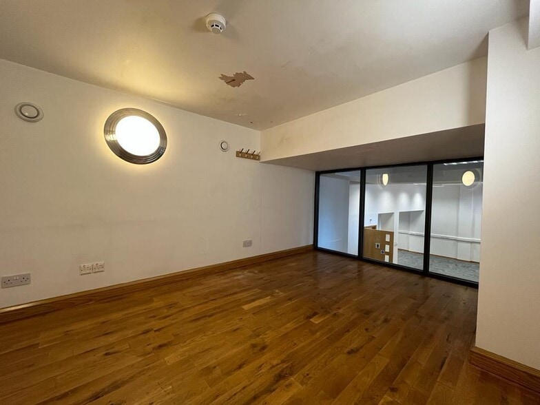 52 Granby Row, Manchester for lease - Interior Photo - Image 3 of 11