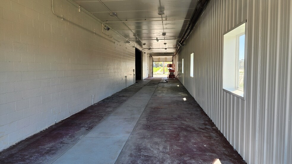 100 Stimpson St, Watertown, WI for sale - Interior Photo - Image 2 of 6