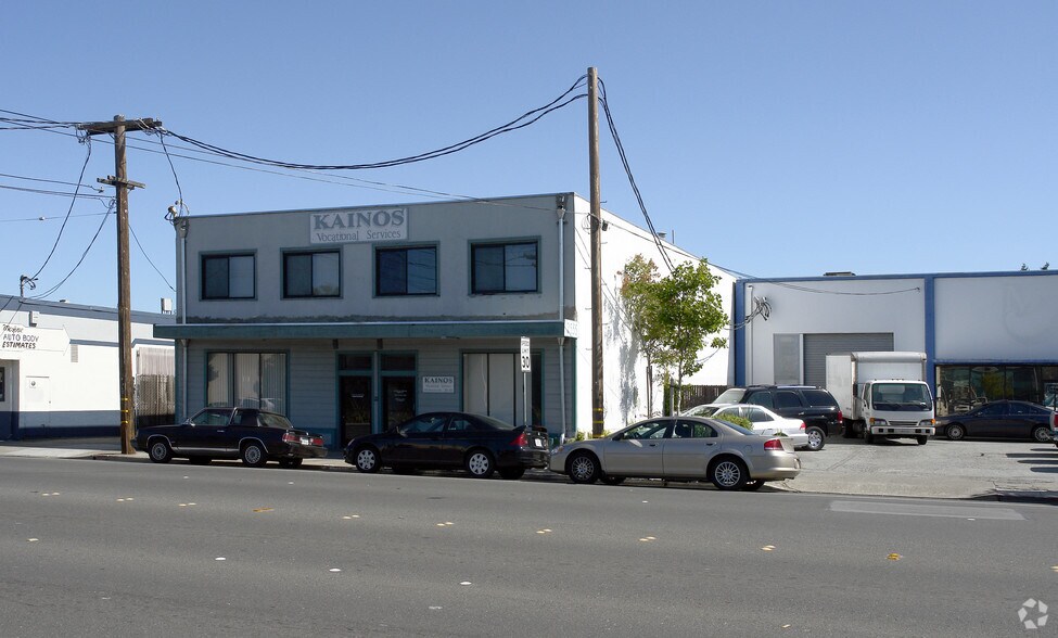 2565-2569 Middlefield Rd, Redwood City, CA à louer - Photo du bâtiment - Image 2 de 13