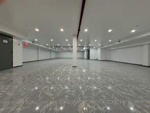 60-11 60th St, Flushing, NY for lease Interior Photo- Image 2 of 5