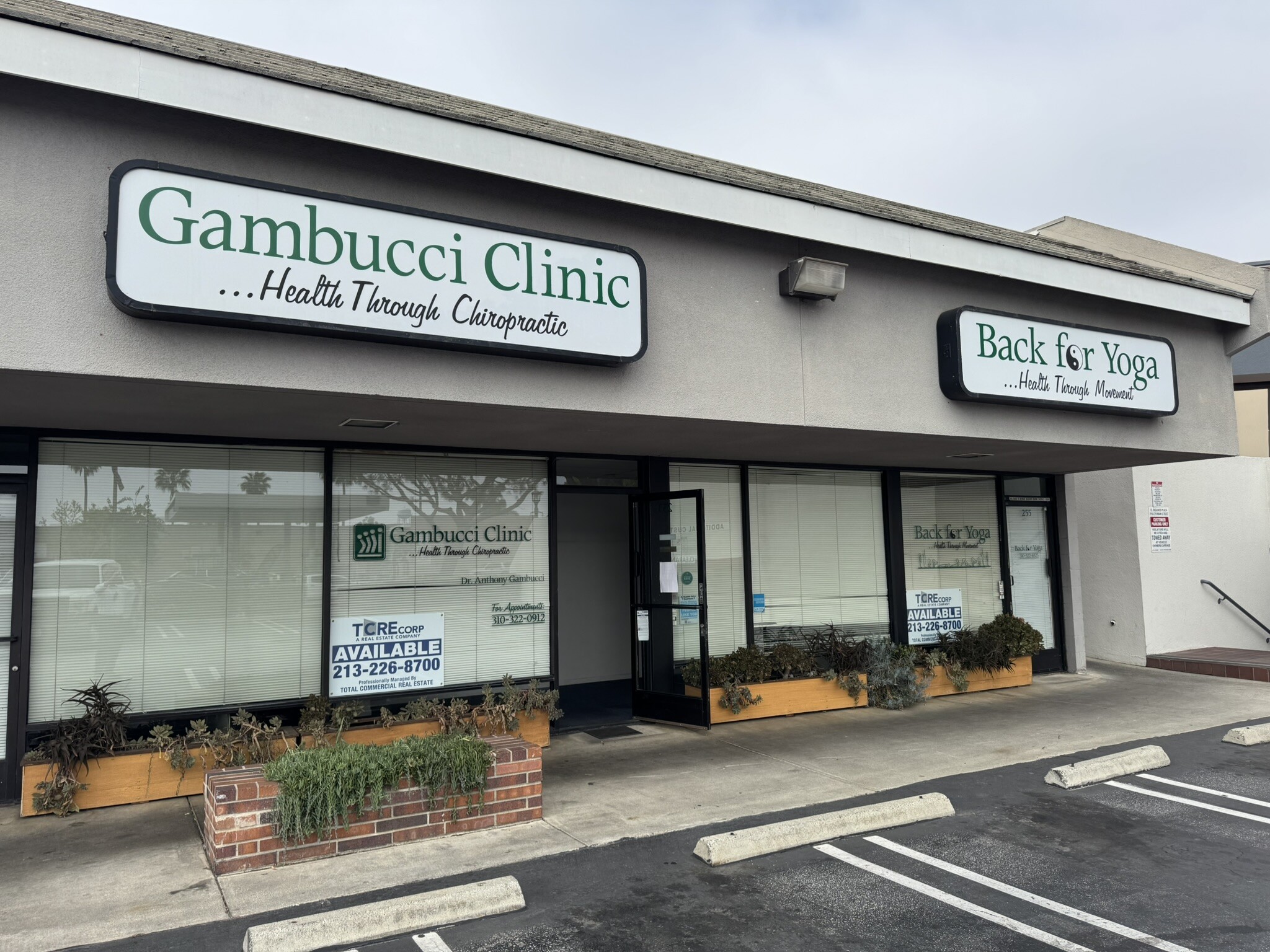 215-275 Main St, El Segundo, CA à louer Photo du bâtiment- Image 1 de 6