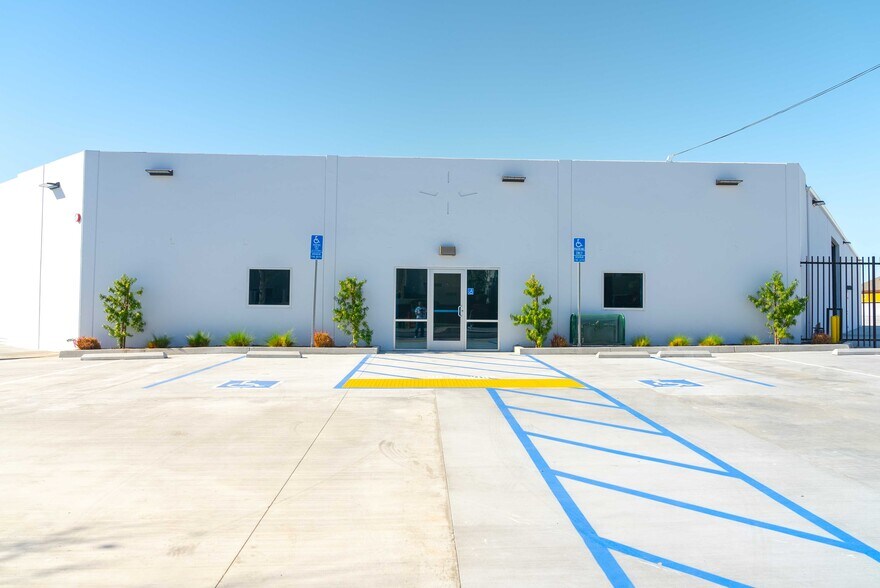 922-926 S Lyon St, Santa Ana, CA à louer - Photo du bâtiment - Image 2 de 12