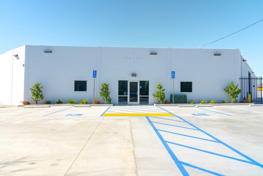 922-926 S Lyon St, Santa Ana, CA à louer - Photo du bâtiment - Image 2 de 12