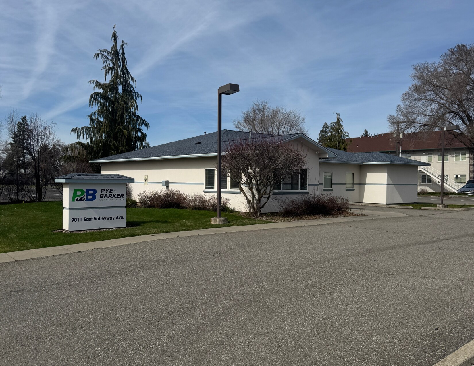 9011 E Valleyway Ave, Spokane, WA à louer Photo principale- Image 1 de 10