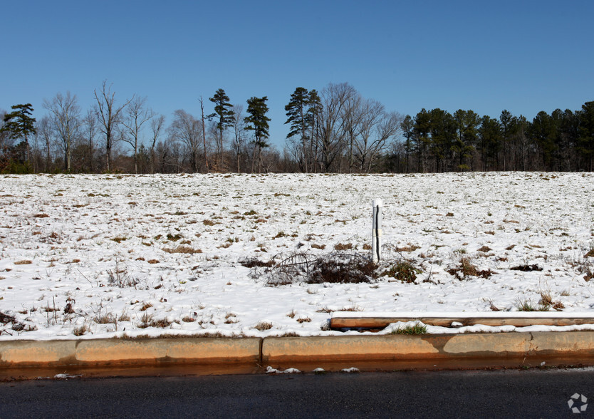 Parkview Dr, Henderson, NC à vendre - Photo principale - Image 1 de 1