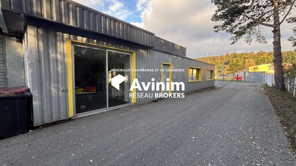 Flex in Le Havre for lease - Building Photo - Image 1 of 5