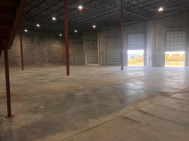 13202 NW 107th Ave, Hialeah Gardens, FL à vendre - Photo intérieure - Image 2 de 11