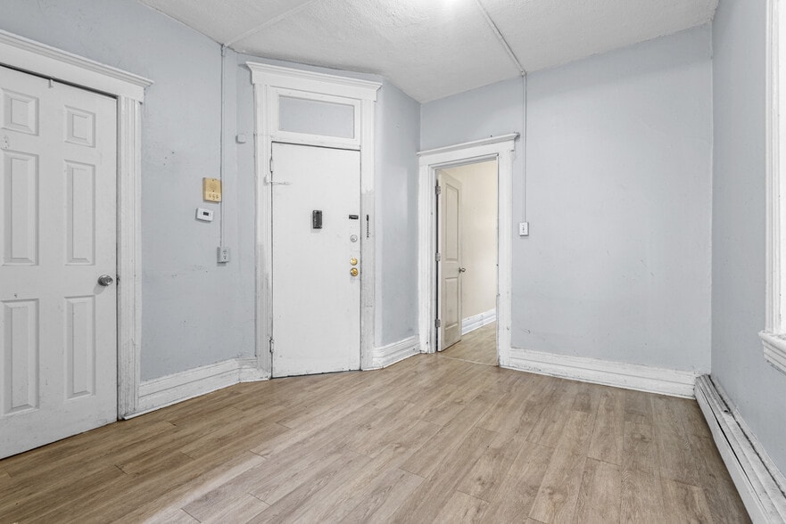 571 W Side Ave, Jersey City, NJ à vendre - Photo du bâtiment - Image 3 de 24