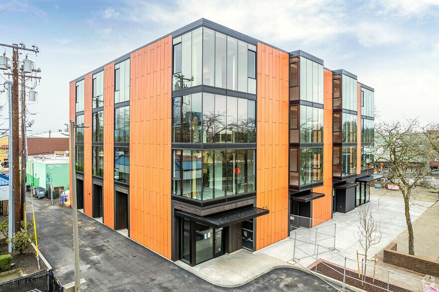 7373 N Philadelphia Ave, Portland, OR à louer - Photo du bâtiment - Image 1 de 17