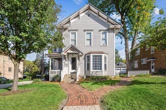 Plus de détails pour 528 E Chicago St, Elgin, IL - Multi-résidentiel à vendre