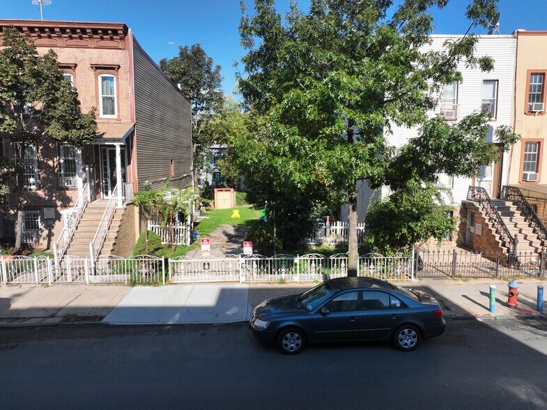 117 Cooper St, Brooklyn, NY à vendre - Photo du bâtiment - Image 2 de 4