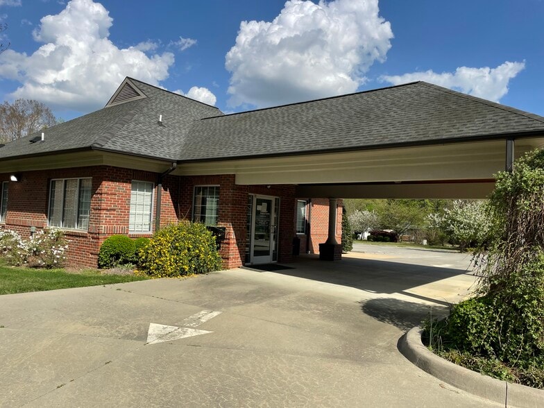 1611 Flora Ave, Burlington, NC for lease - Building Photo - Image 3 of 18