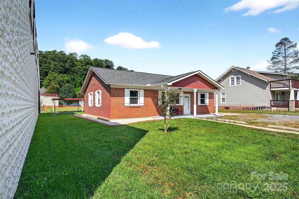 262 Catawba Ave, Old Fort, NC à vendre Photo principale- Image 1 de 5