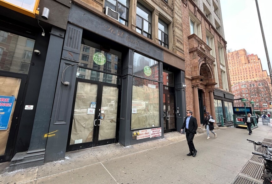 88 W Broadway, New York, NY for lease - Primary Photo - Image 1 of 9