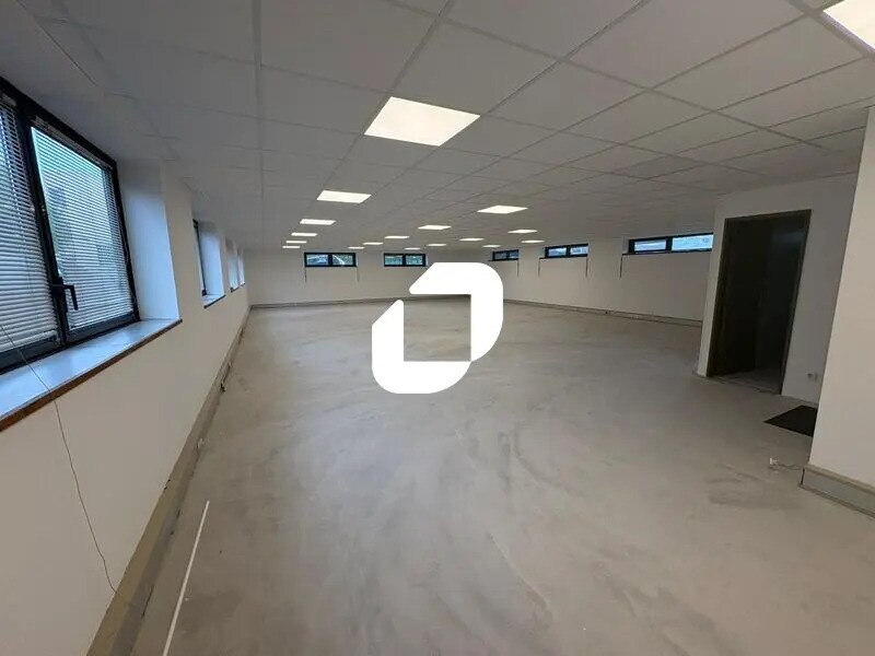 Office in Saint-Germain-en-Laye for lease Building Photo- Image 1 of 21