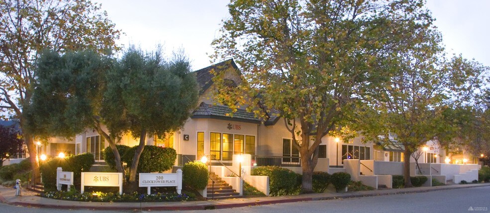 200 Clock Tower Pl, Carmel, CA à louer - Photo principale - Image 1 de 18
