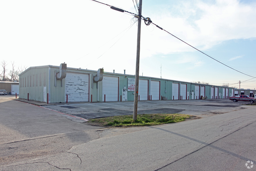 600-622 N Main St, Irving, TX for lease - Building Photo - Image 1 of 2