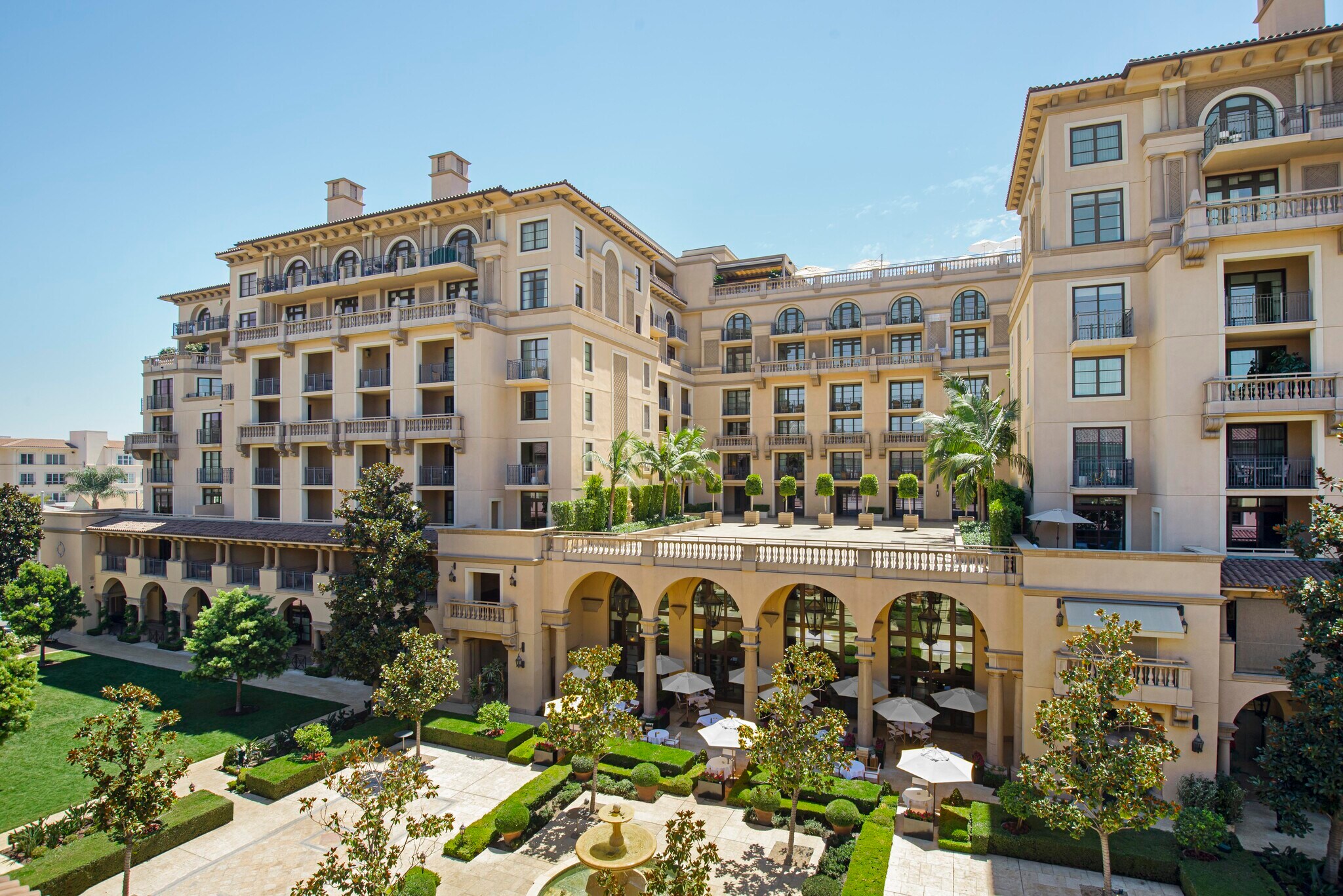 210 N Beverly Dr, Beverly Hills, CA à louer Photo principale- Image 1 de 6