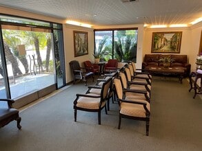 2121 W Magnolia Blvd, Burbank, CA for lease Interior Photo- Image 2 of 11