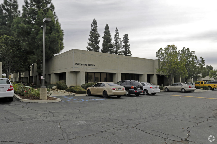 9650 Business Center Dr, Rancho Cucamonga, CA à louer - Photo du bâtiment - Image 2 de 2