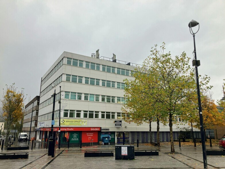 1-4 Castle St, Merthyr Tydfil à louer - Photo du bâtiment - Image 1 de 4