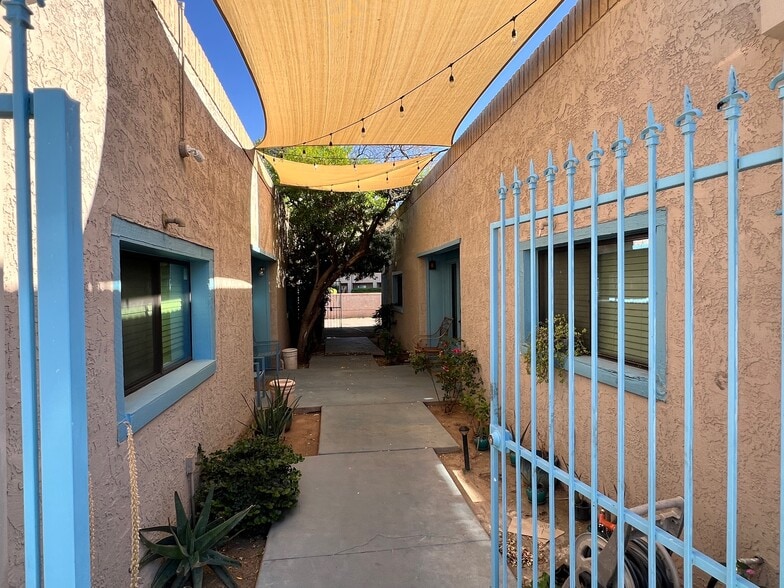 Old Town Office 7349-7353 E 6th Ave portfolio of 2 properties for sale on LoopNet.ca - Building Photo - Image 3 of 7