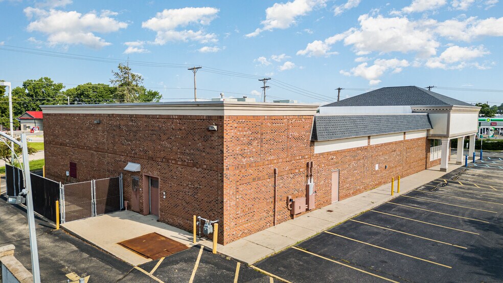 900 N Broad St, Fairborn, OH à louer - Photo du bâtiment - Image 3 de 14