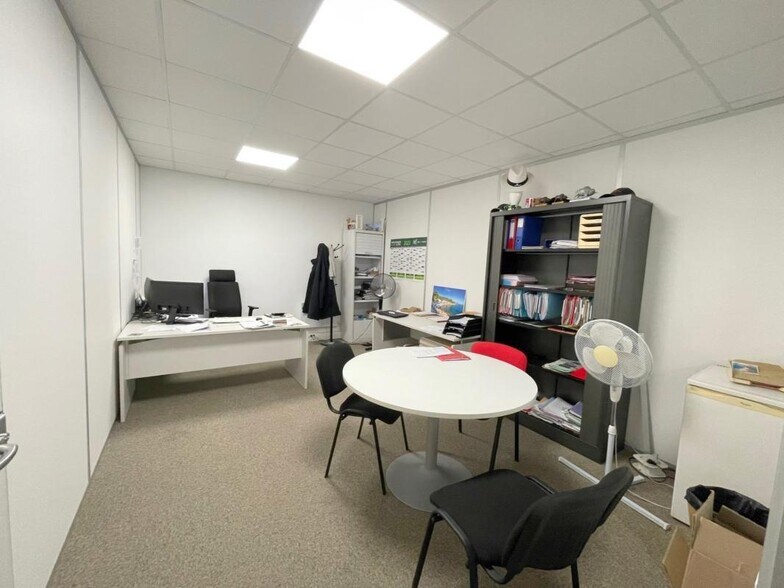 Bureau dans Argenteuil à louer - Photo du bâtiment - Image 3 de 8