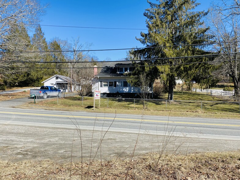 490 Cranberry St, Newland, NC for sale - Building Photo - Image 1 of 1