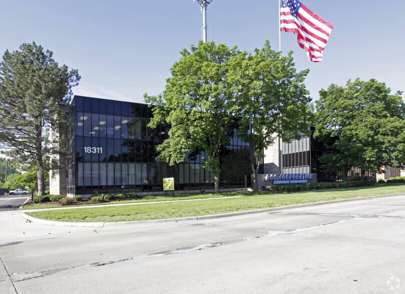 18311 W 10 Mile Rd, Southfield, MI à louer - Photo du bâtiment - Image 1 de 6