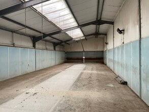 2 Eling Farm Bungalow, Cold Ash for lease Interior Photo- Image 1 of 1