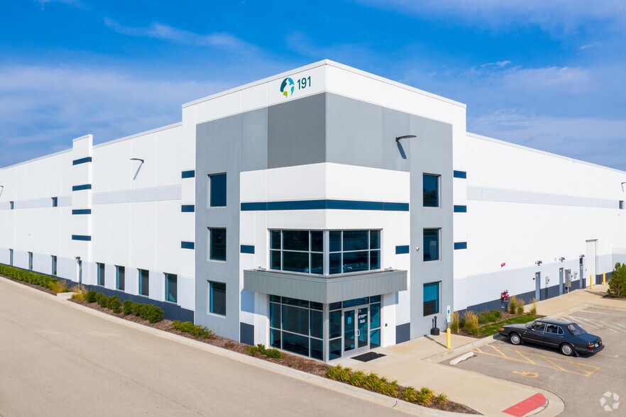 191 E North Ave, Carol Stream, IL for lease - Building Photo - Image 2 of 8