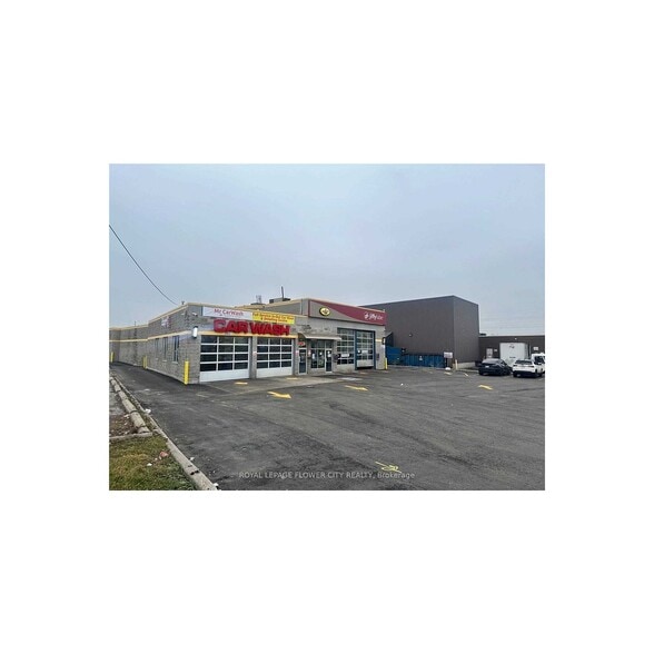 355 Rexdale Blvd, Toronto, ON à vendre - Photo principale - Image 1 de 4