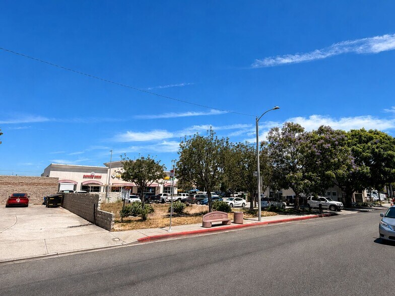 7355 Rosecrans Ave, Paramount, CA à louer - Photo du bâtiment - Image 2 de 8