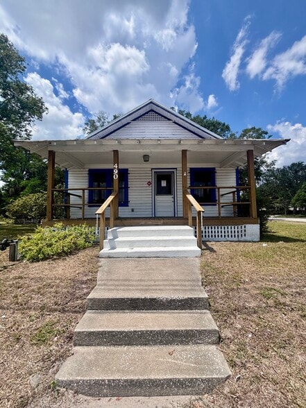 490 N Spring Garden Ave, Deland, FL for sale - Primary Photo - Image 1 of 28