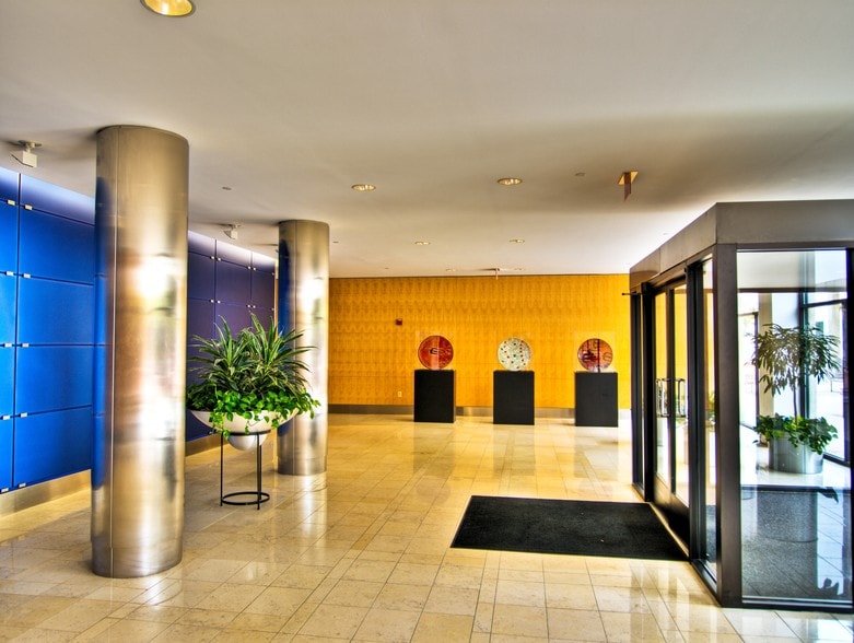 51 Monroe St, Rockville, MD for lease - Lobby - Image 2 of 14