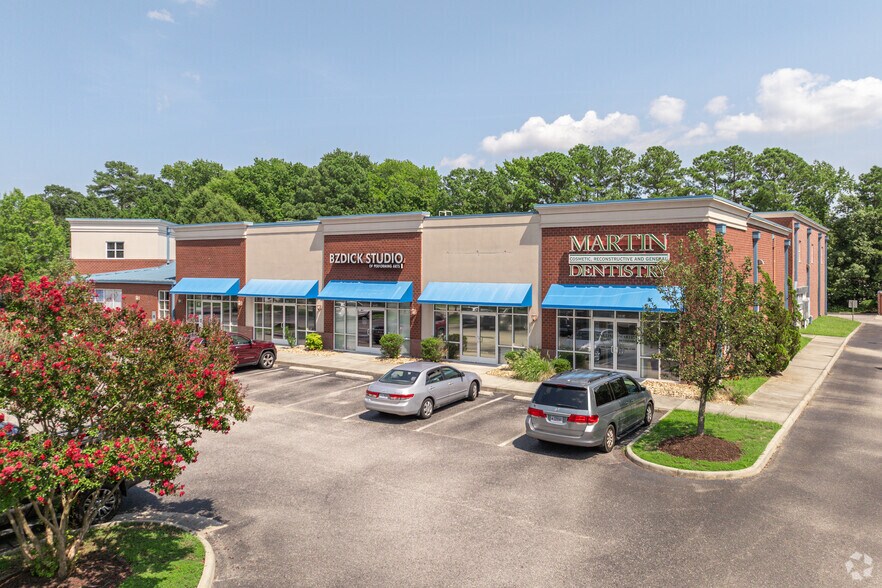 301 Village Ave, Yorktown, VA à louer - Photo du bâtiment - Image 2 de 4