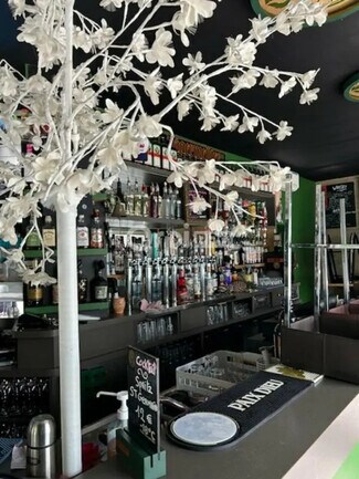 Plus de détails pour Commerce de détail à louer