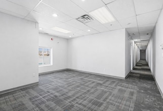 9241 34A Av NW, Edmonton, AB à louer Photo intérieure- Image 2 de 12