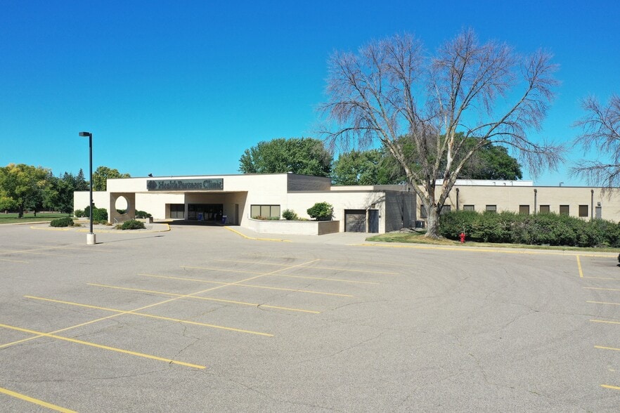 15290 Pennock Ln, Apple Valley, MN for sale - Building Photo - Image 2 of 3