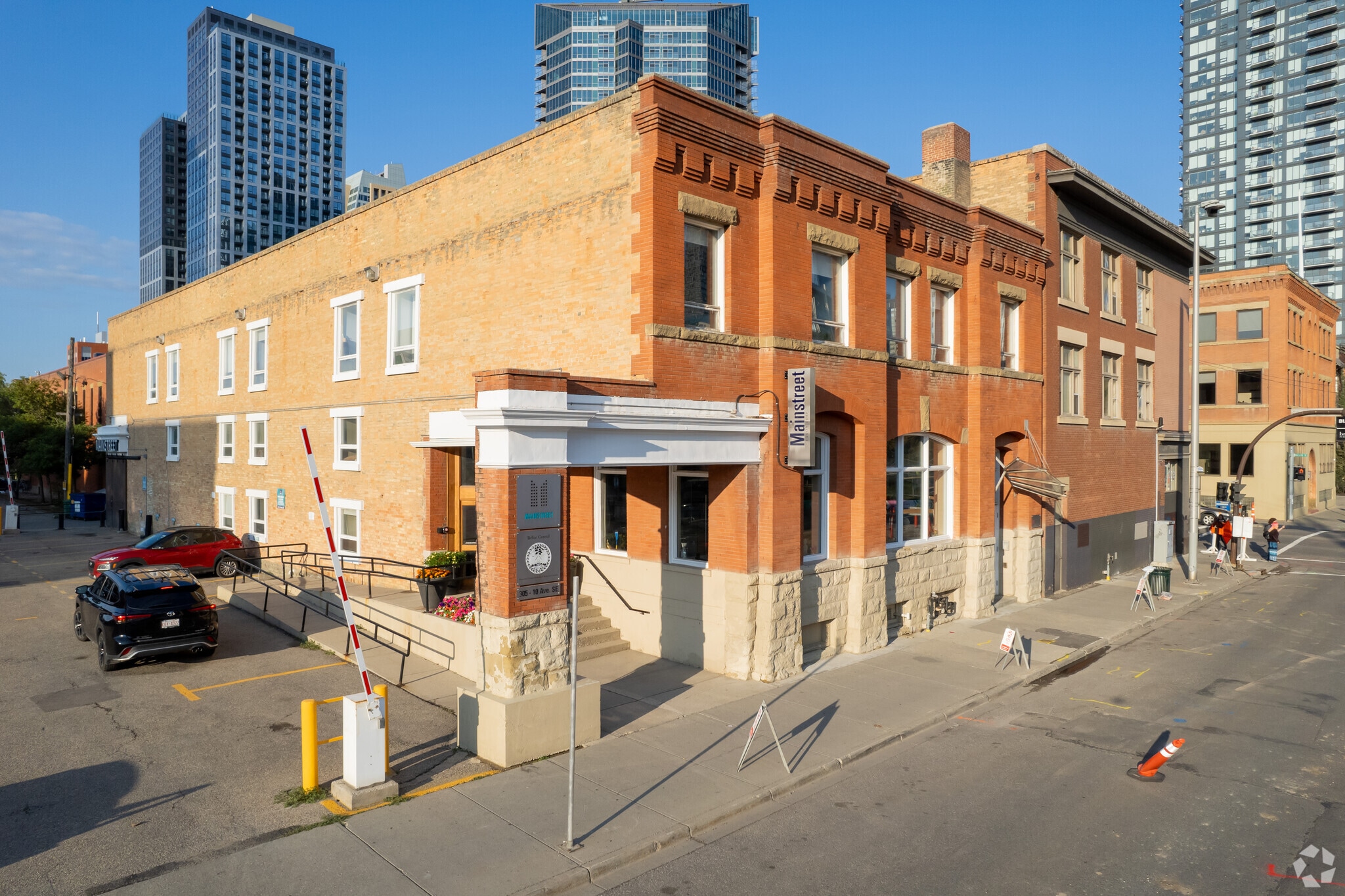 305 10th Ave SE, Calgary, AB for sale Primary Photo- Image 1 of 1