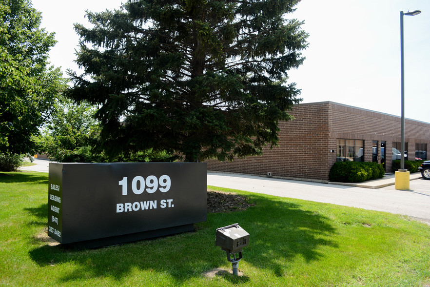 1099 Brown St, Wauconda, IL for sale - Building Photo - Image 1 of 1