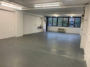 8 Andrews Rd, London for lease Interior Photo- Image 1 of 3