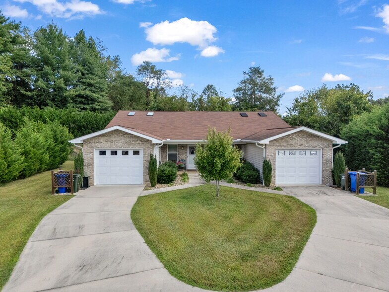 14-64 Cornerstone Way, Hendersonville, NC à vendre - Photo principale - Image 1 de 10