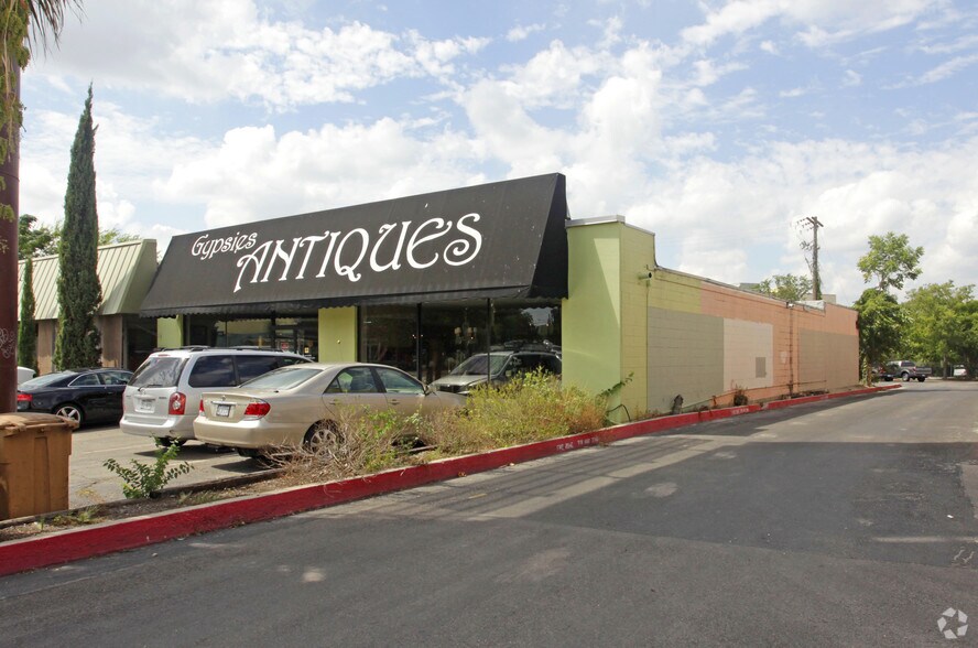 5202 Burnet Rd, Austin, TX à louer - Photo du bâtiment - Image 2 de 2