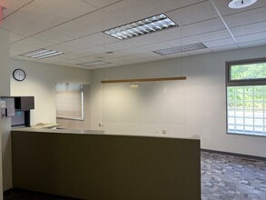 4909 Munson St NW, Canton, OH for lease Interior Photo- Image 2 of 11