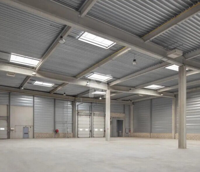 Industrial in Combs-la-Ville for lease - Building Photo - Image 3 of 6