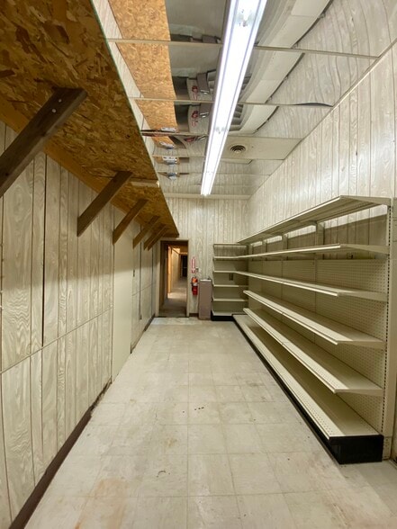 401 SW 1st St, Paoli, IN for lease - Interior Photo - Image 3 of 18