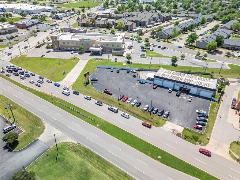 8020 NW Expressway St, Oklahoma City, OK à louer - Photo du bâtiment - Image 1 de 24